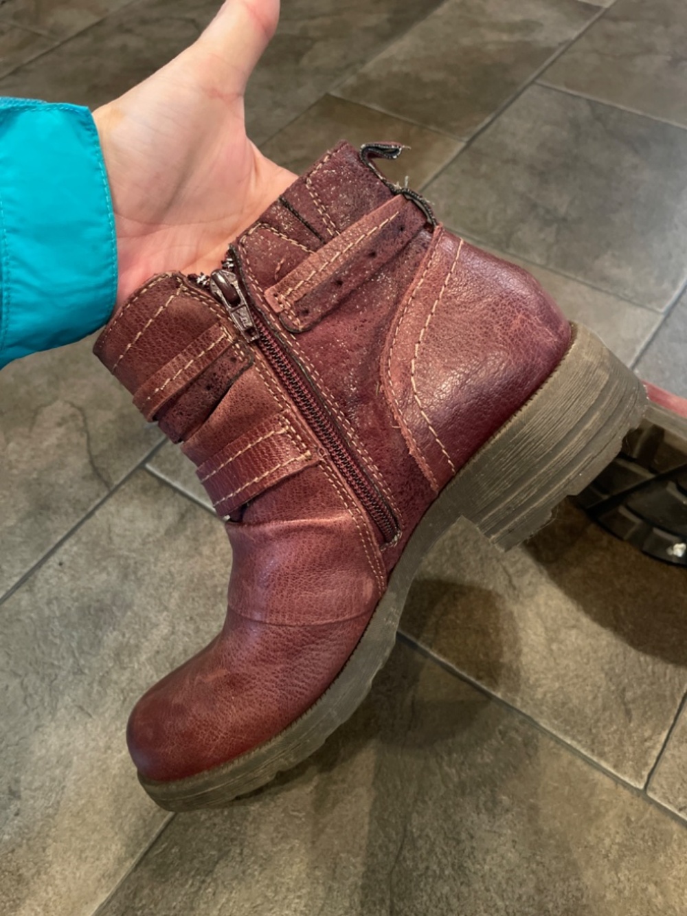 Born Orginal Leather Strap Bucket Side Zip Ankle Boot in Merlot Size 9 - Picture 2 of 8